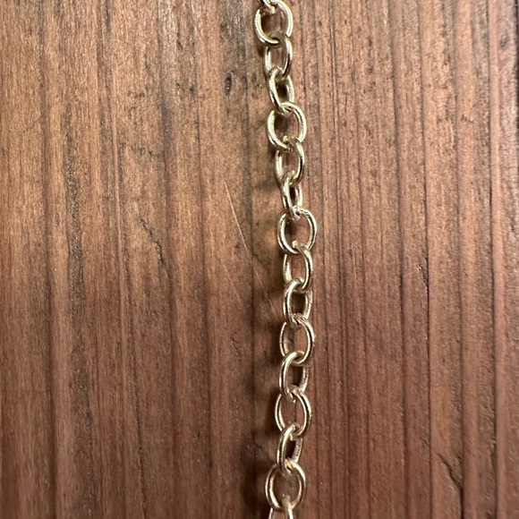 Elegant White Statement Necklace - Picture 3 of 3